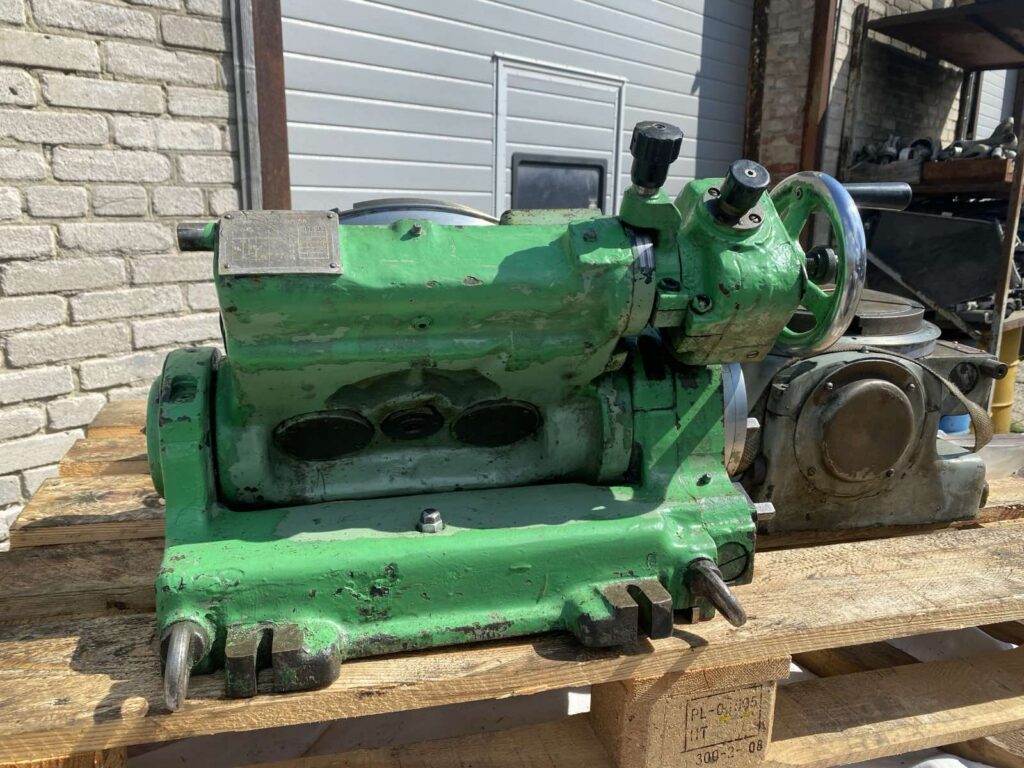 Jagamispea ja pöördlaud / Dividing Head & Rotary Table / Делительная головка и поворотный стол